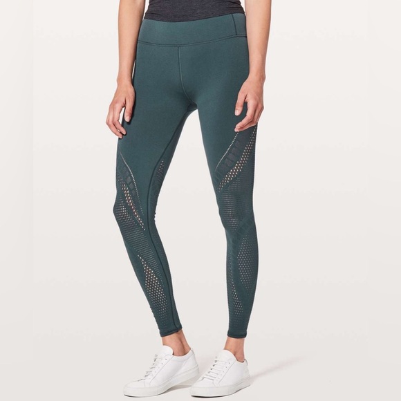 Lululemon Reveal Tight Interconnect 25.5" in Gravity Size 4 - Picture 1 of 11